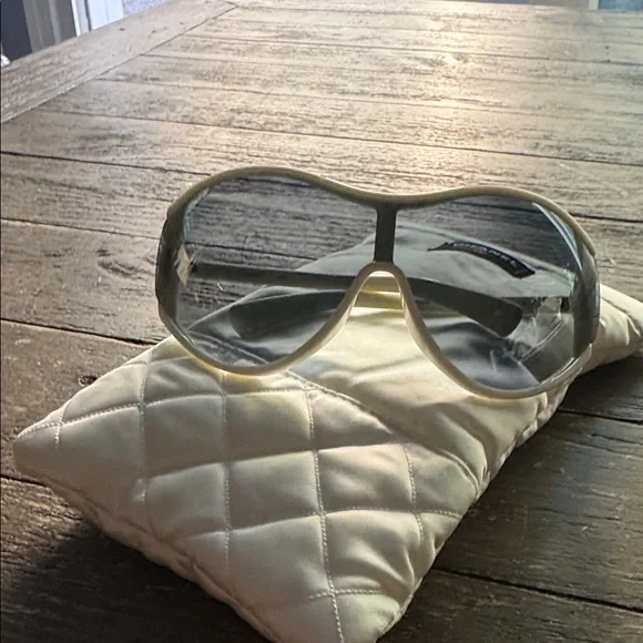 Chanel shield sunglasses acetate white lenses black mirror  display picture 1